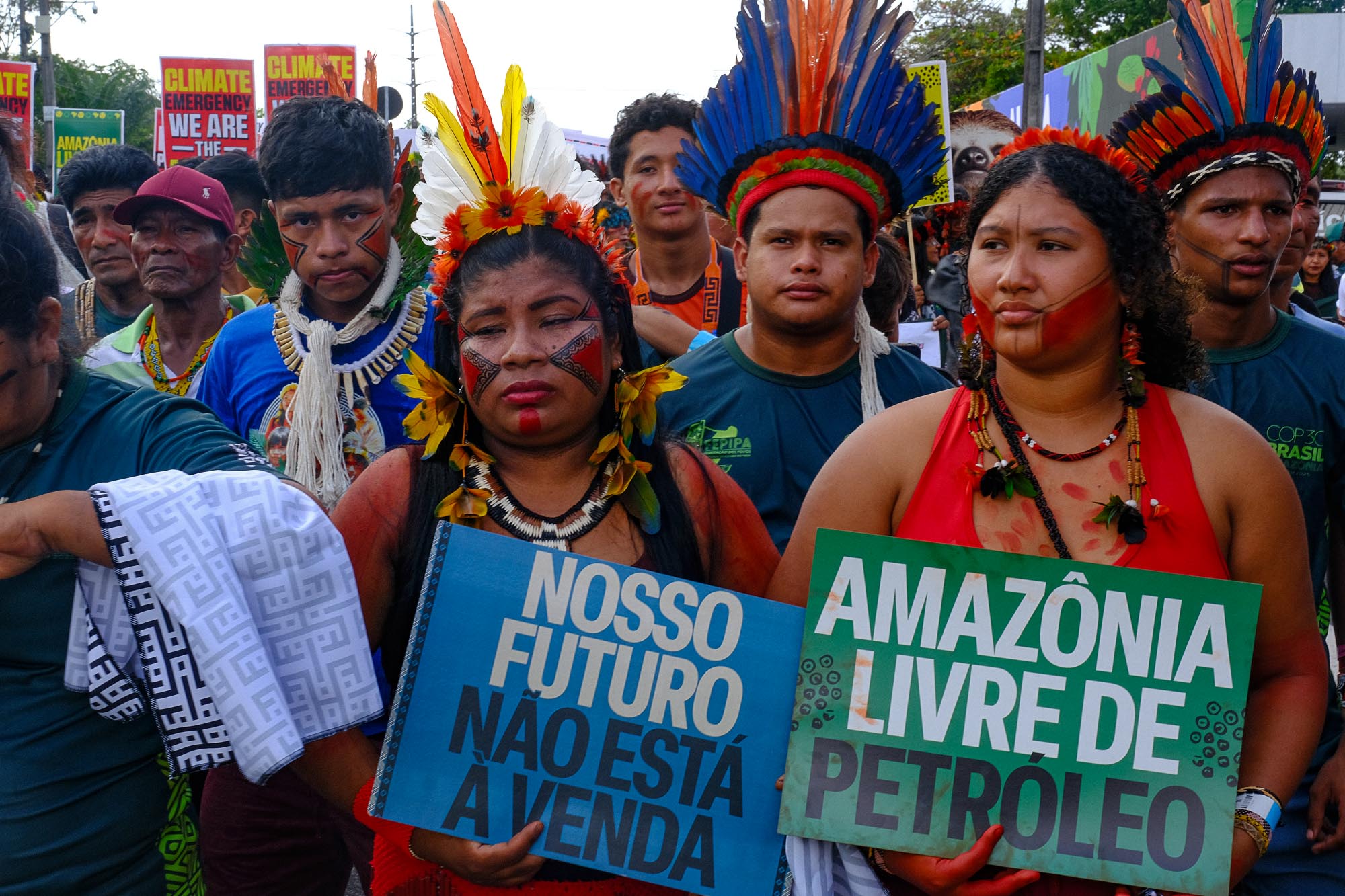 Indígenas protestam contra exploração de petróleo na Amazôna durante a COP30: sem consulta prévia aos povos afetados (Foto: Alberto César Araújo/ Amazônia Real - 12/11/2025)