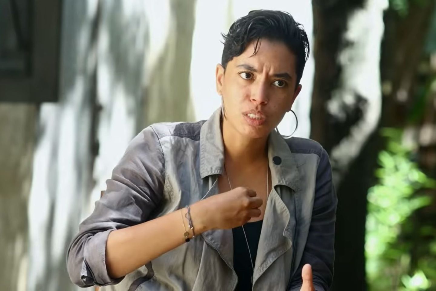 Isabelle Clérié em entrevista sobre o Haiti: trabalho para ajudar a mobilizar e garantir a autoestima da juventude haitiana (Foto: Reprodução / YouTube)