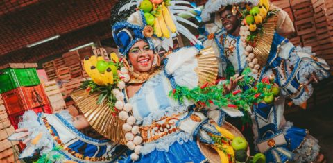 Fantasias da Beija-Flor, campeã do ano passado, para o desfile do Carnaval do Rio 2026 sobre o Bembé do Mercado, o maior candomblé de rua do mundo: confira os enredos das 12 escolas de samba do Grupo Especial (Foto: Divulgação)