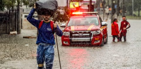 Temporal durante as enchentes no Rio Grande do Sul em 2024: Mudanças climáticas intensificam ciclones e tempestades no Sudeste e no Sul (Foto: Rafa Neddermeyer / Agência Brasil - 23/05/2024)