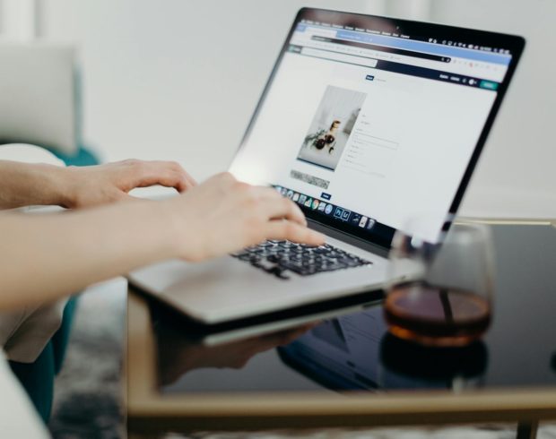 Criar um site profissional com IA: vale a pena?