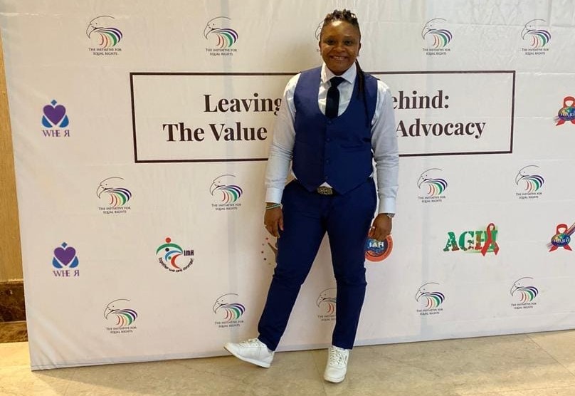 Akudo Oguaghamba em evento de direitos humanos, com a participação da Wher: organização nigeriana tem como objetivo promover o bem-estar saudável das mulheres com diversidade sexual e de gênero, e proteger seus direitos (Foto: Reprodução / Facebook - 16/12/2019)