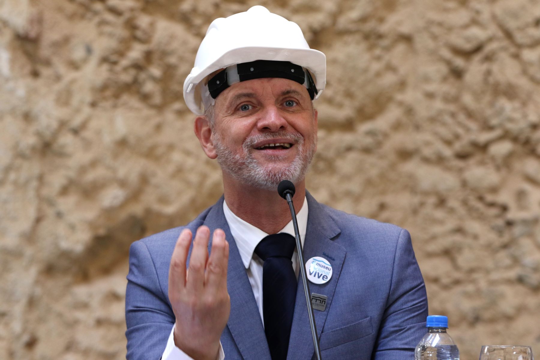 O ex-diretor Alexander Kellner em visita as obras de reconstrução do Museu Nacional destruído por um incêndio em 2018: defesa da criação do Dia de Reflexão sobre as Coleções Científicas, Históricas e Culturais (Foto:Tânia Rêgo/Agência Brasil - 02/09/2022)