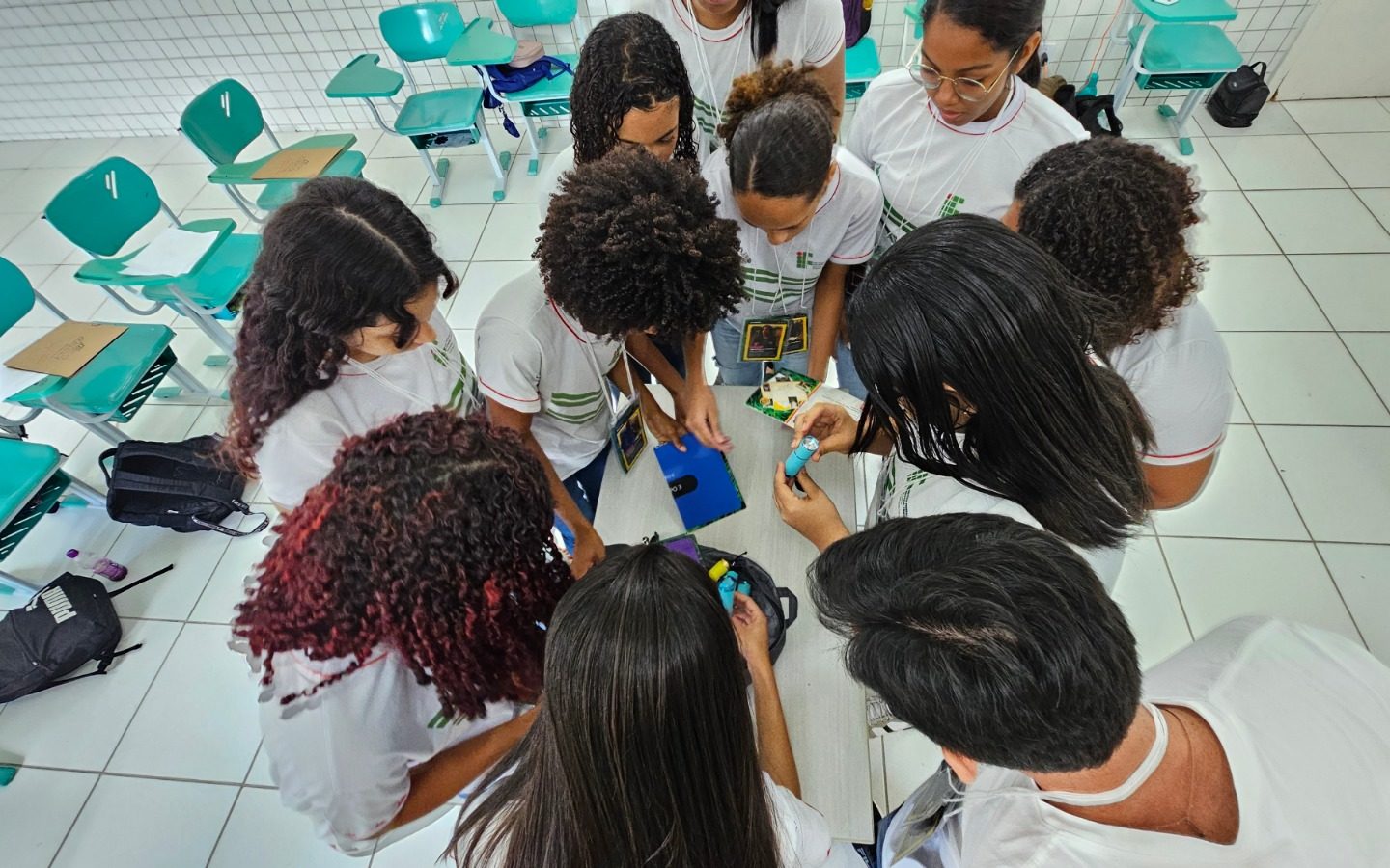 Ação de educação ambiental em escola na Bahia: licença Social deve ser ponte entre comunidades e grandes empreendimentos (Foto: CIEDS / Divulgação)