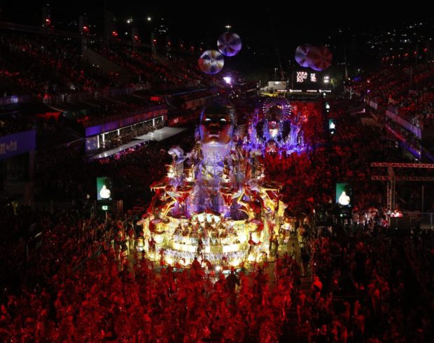 No Carnaval como na política, debate sem participação popular