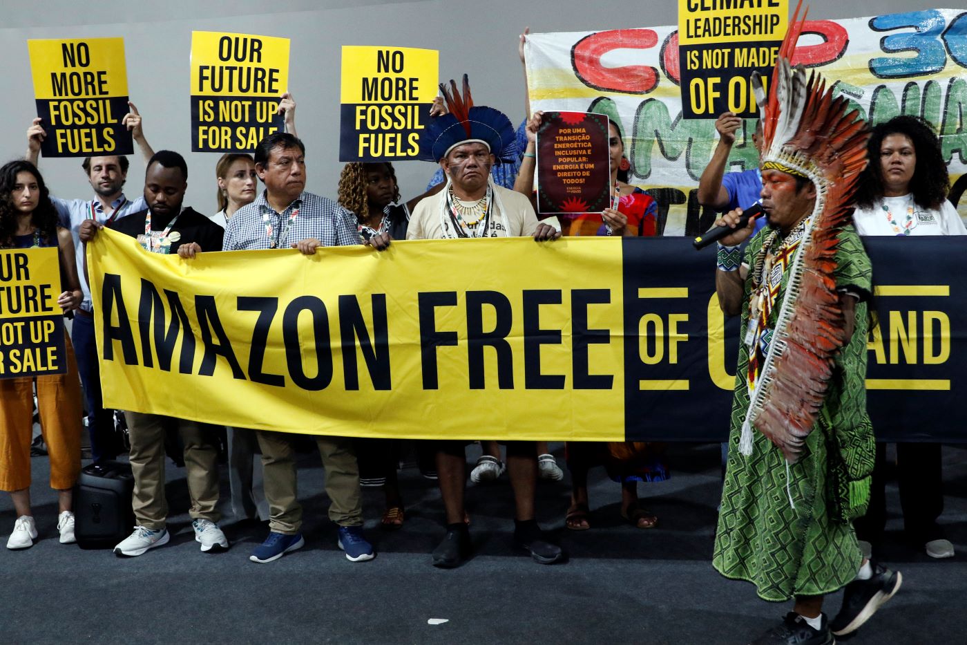 Povos da Amazônia fazem ato contra combustíveis fósseis na COP30: mais de 60 países reunidos na Colômbia para discutir transição energética (Foto: Bruno Peres/Agência Brasil - 13/11/2025)