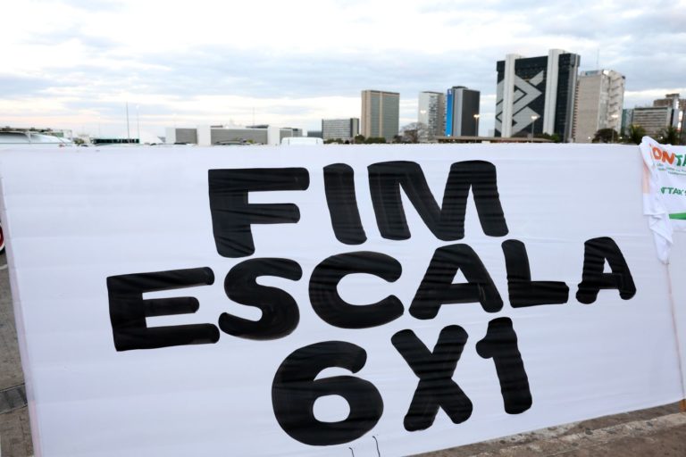 Ato pelo fim da escala 6x1 em Brasília: desde a abolição da escravidão, empregadores anunciam caos econômico com novas leis de proteção ao trabalho (Foto: Valter Campanato / Agência Brasil - 10/07/2025)