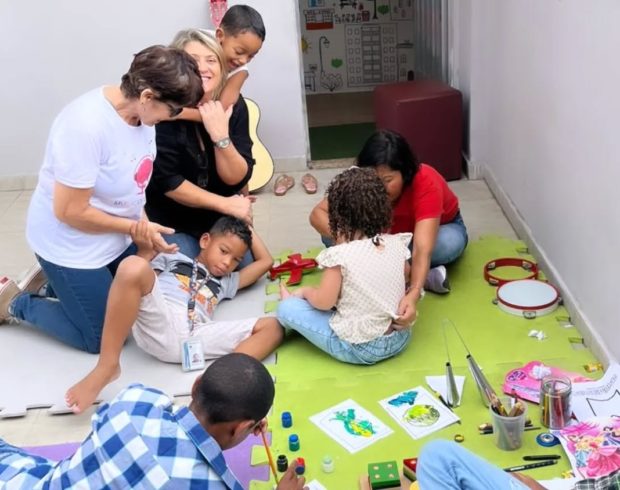 O valor do afeto: jovem autista encontra apoio durante jornada do diagnóstico