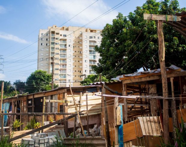 O impacto silencioso das mudanças climáticas no direito à moradia