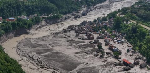 Vale do Nepal arrasado pela enchente relâmpago: tragédia climática revela o perigo das geleiras no Himalaia aquecido (Foto: CBS TV / Reprodução)