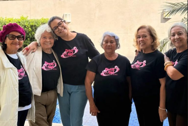 Iraneide, Maria Luiza, Roberta, Azimar, Lucinesia e Lígia, voluntárias do Dress a Gril: trabalho com propósito (Foto: Caroline Moura)
