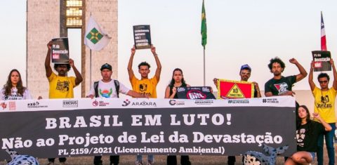 Protesto em frente ao Congresso contra PL da Devastação: eleições 2026 vão renovar parlamento mas ameaças ambientais seguem em tramitação (Foto: Renata Sembay / Arayara - 22/07/2025)