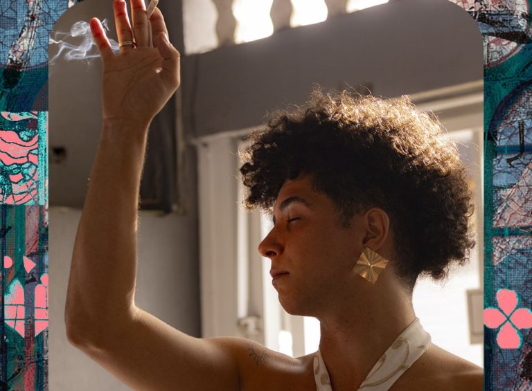 A chegada de Maria Navalha, a pombagira de Mãe Luyza, durante a gira (Foto: Mariana Rosetti)