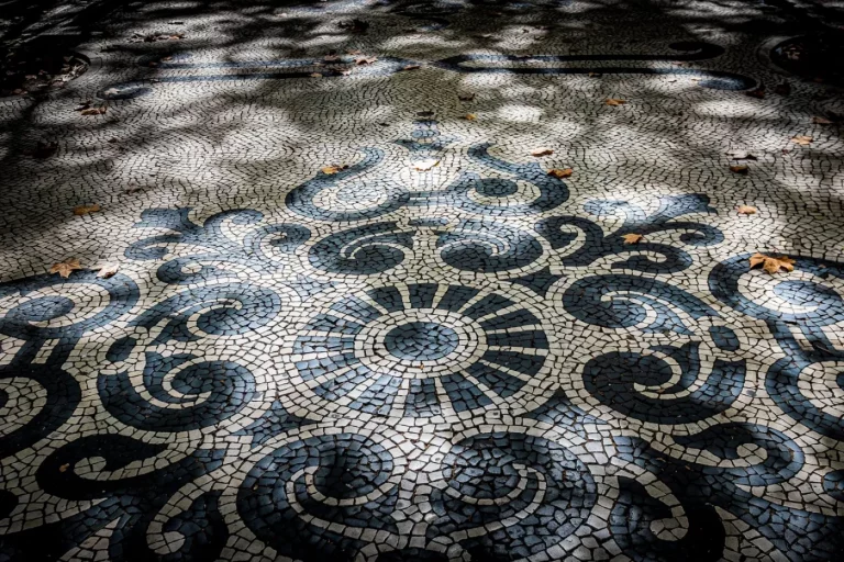 Na Avenida da Liberdade, em Lisboa, um exemplo de calçada artística. Foto Agostinho Vieira