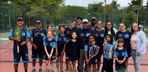 Um dia de aula no projeto projeto Tênis na Lagoa: esporte, inclusão e cidadania para mais de seis mil crianças e adolescentes (Foto: Gabriel de Oliveira)