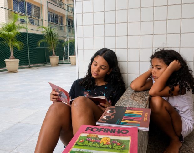 Em tempos de IA e redes sociais, o desafio de encontrar os pequenos leitores